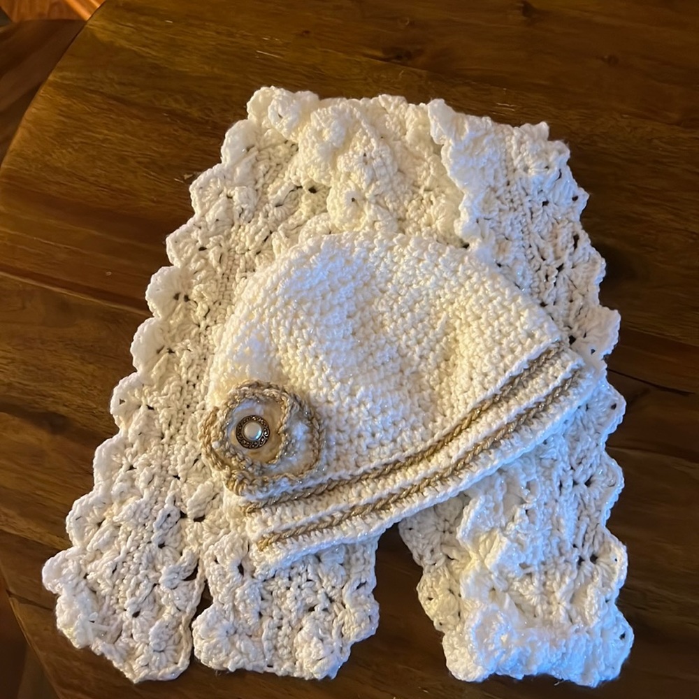 Handmade knit cap and scarf set